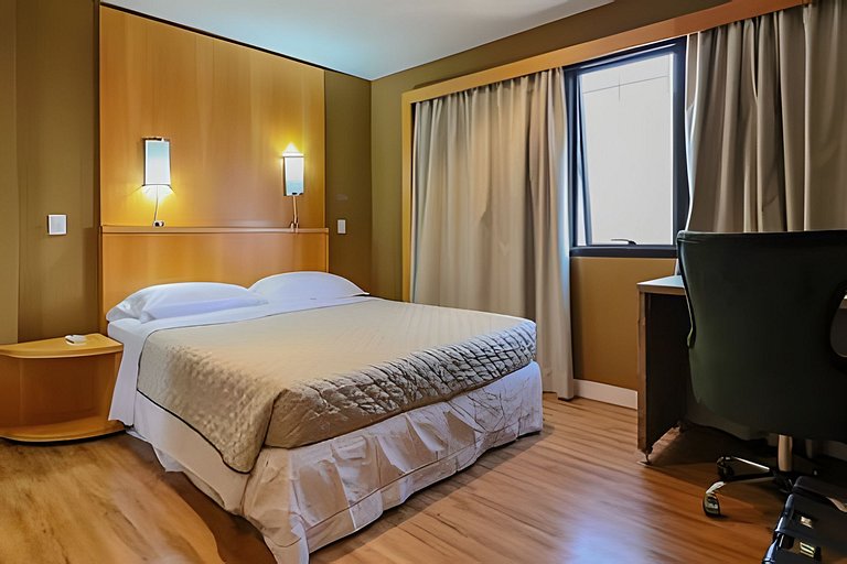 1707 Flat com duas suites com serviço de Hotel no Itaim Bibi