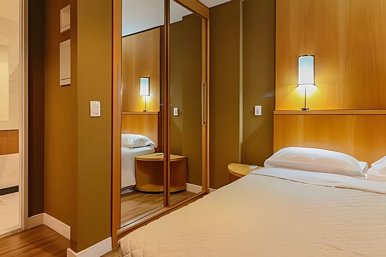 1707 Flat com duas suites com serviço de Hotel no Itaim Bibi