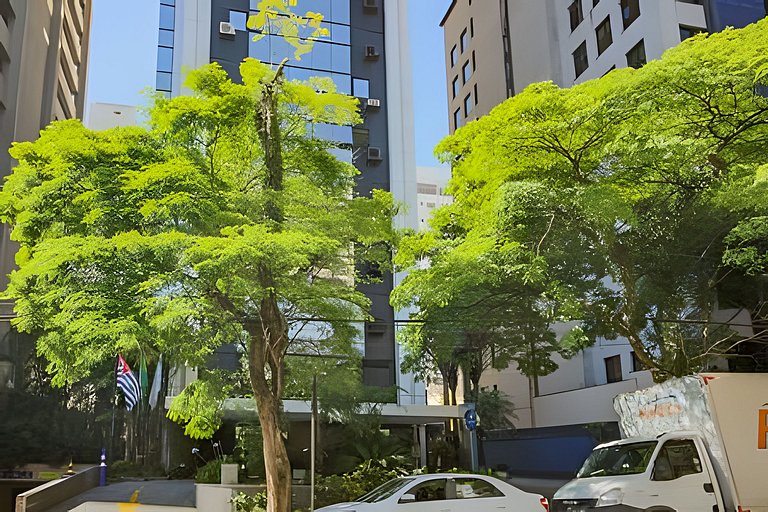 1707 Flat com duas suites com serviço de Hotel no Itaim Bibi