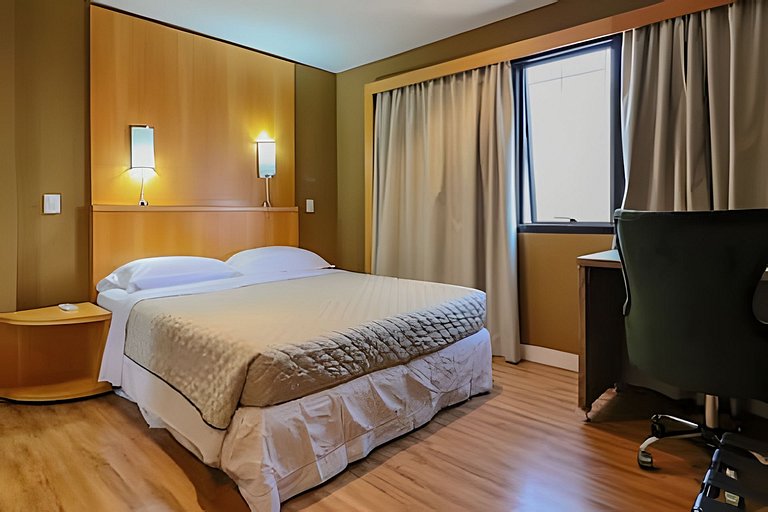 1707 Flat com duas suites com serviço de Hotel no Itaim Bibi