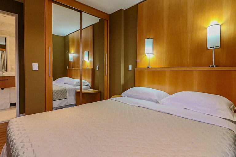 1707 Flat com duas suites com serviço de Hotel no Itaim Bibi