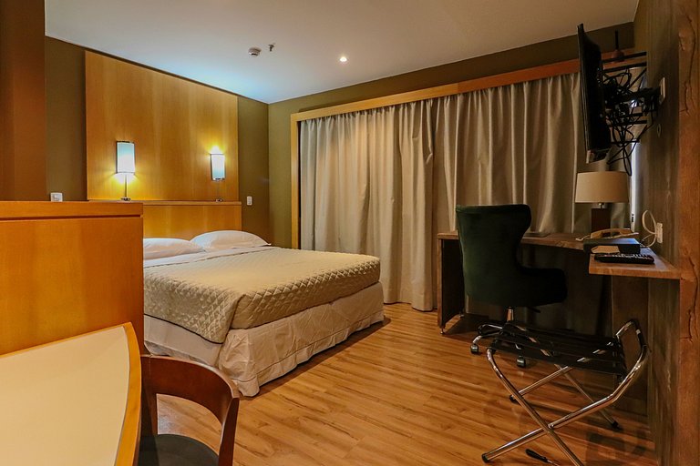1707 Flat com duas suites com serviço de Hotel no Itaim Bibi