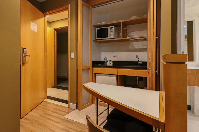 1707 Flat com duas suites com serviço de Hotel no Itaim Bibi