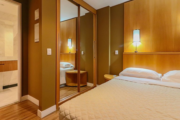 1707 Flat com duas suites com serviço de Hotel no Itaim Bibi