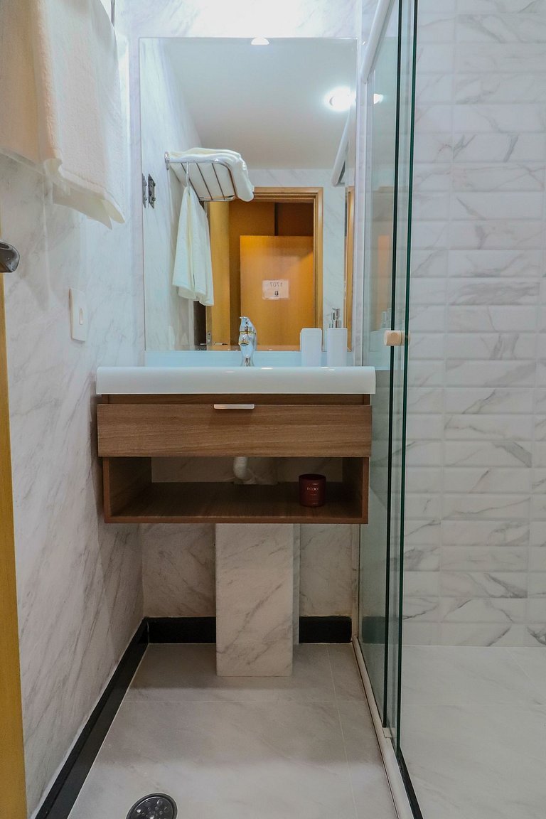 1707 Flat com duas suites com serviço de Hotel no Itaim Bibi