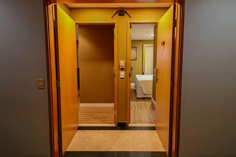 1707 Flat com duas suites com serviço de Hotel no Itaim Bibi