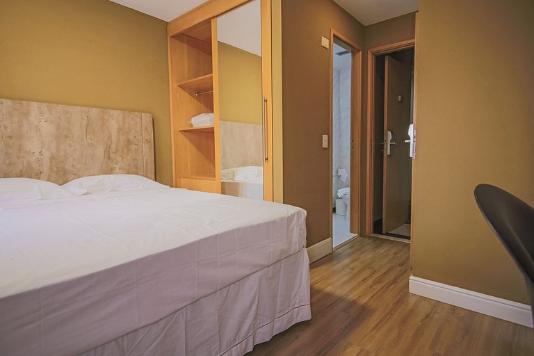 1707 Flat com duas suites com serviço de Hotel no Itaim Bibi