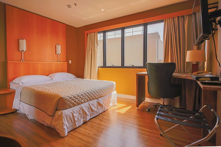 1707 Flat com duas suites com serviço de Hotel no Itaim Bibi