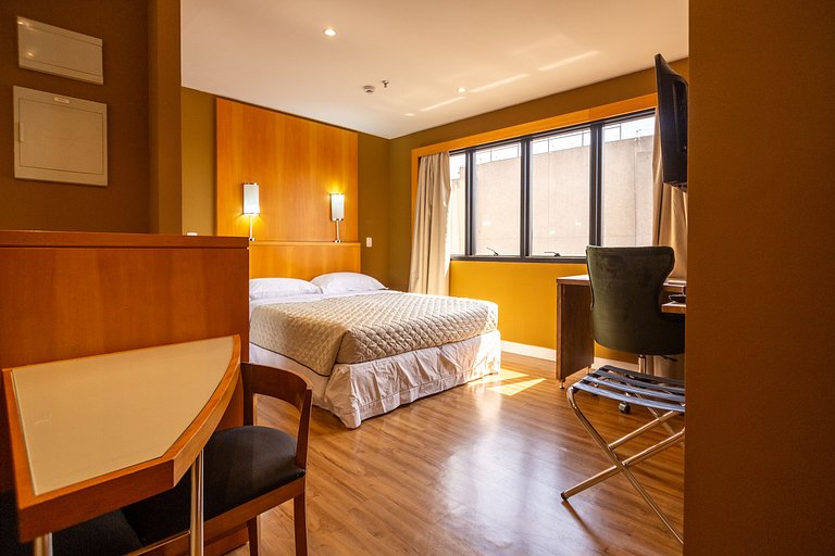 1707 Flat com duas suites com serviço de Hotel no Itaim Bibi